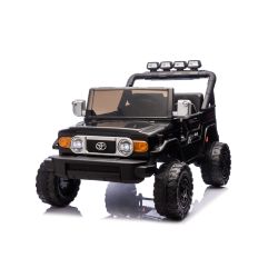 Elektromos Toyota FJ Cruiser XXL autó 4x4 hajtással, licencelt (Kétszemélyes), fekete, Hordozható lítium akkumulátorral, Magas alvázzal, Két üléssel, Hátsó tengely rugózással, 2,4 GHz-es távirányítóval, MP3 lejátszóval Bluetooth kapcsolattal, LED lámpával