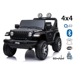 Elektromos kis autó JEEP Wrangler, Két ülés, fekete, Bőr ülés, Rádió Bluetooth lejátszóval, SD / USB bemenet, 4x4 meghajtó, 12V10Ah akkumulátor, EVA kerekek, lengéscsillapított kerekek, 2,4 GHz távirányító