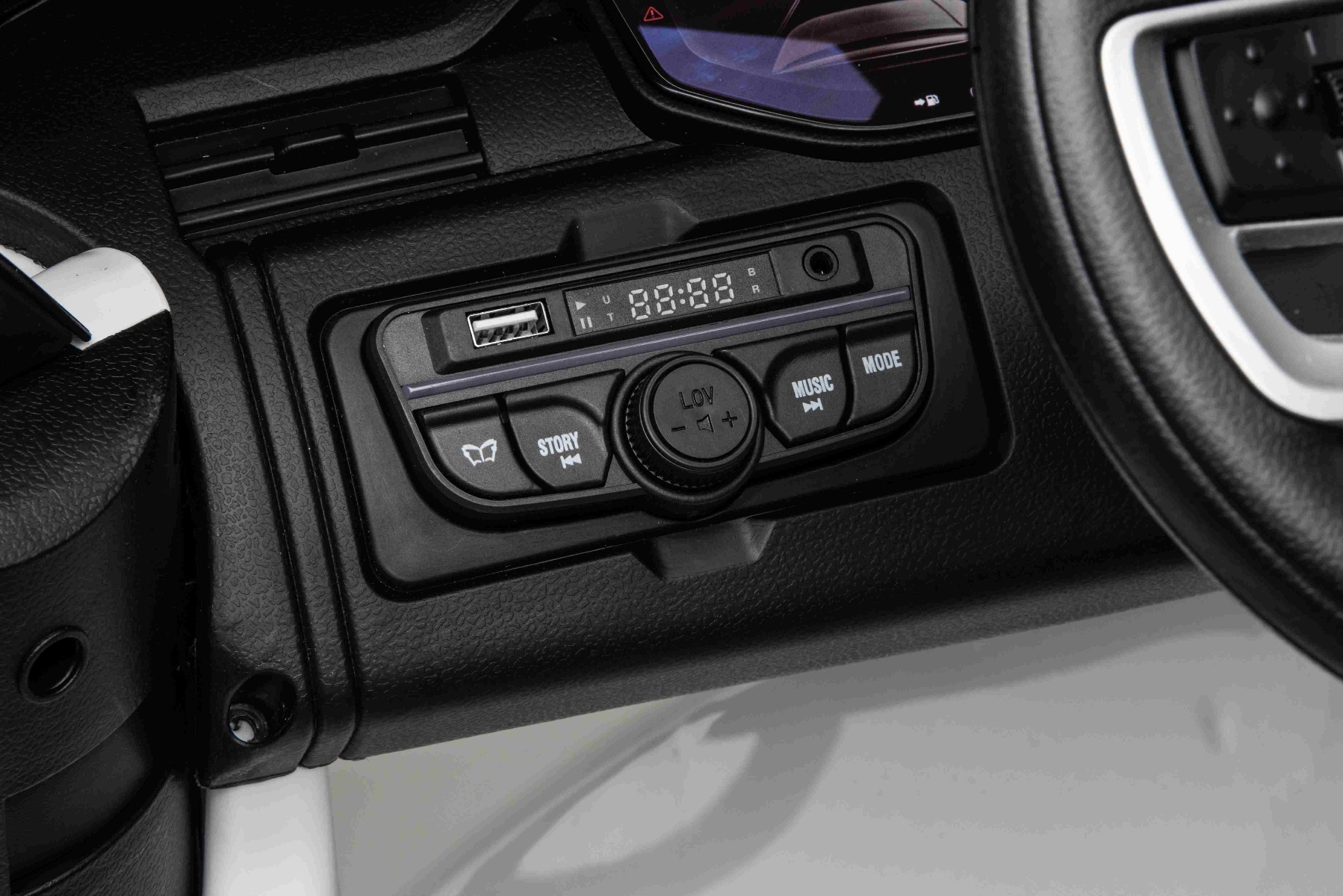 Rádió USB/AUX bemenettel